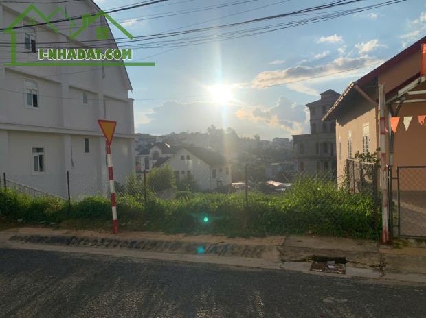Chính chủ tôi cần bán nhanh (hoặc cho thuê) lô đất đẹp ngay trung tâm Đà Lạt, phường 3,