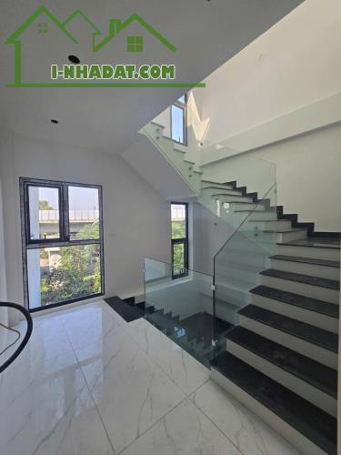 Bán nhà phố Hoàng Cầu, Đống Đa 45m2, 5 tầng, mặt tiền 4.3m ô tô sát Hồ Hoàng Cầu