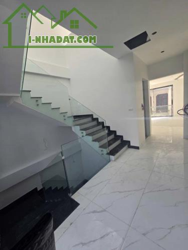 Bán nhà phố Hoàng Cầu, Đống Đa 45m2, 5 tầng, mặt tiền 4.3m ô tô sát Hồ Hoàng Cầu - 1