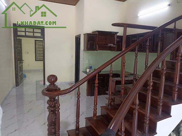 🏡 Tìm Đâu Ra Ngôi Nhà Gần Biển Đẹp Và Rẻ Như Thế Này – Nhà 2 Tầng Đường Hòa Minh 8, Liên