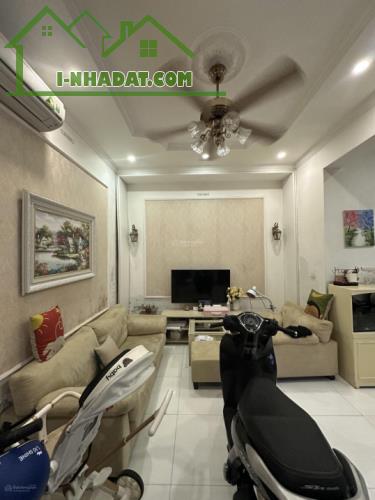 Nhà nguyên căn góc 4pn, 50m2, full đồ, có giảm mạnh cho người thuê lâu ở lâu dài - 1