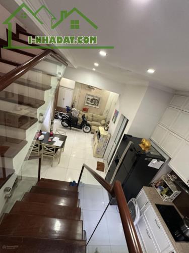 Nhà nguyên căn góc 4pn, 50m2, full đồ, có giảm mạnh cho người thuê lâu ở lâu dài - 3