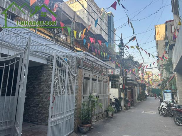 Bán nhà tập thể 90m đẹp như mặt phố tại 487 Nguyễn Trãi ô tô đỗ cửa, Thanh Xuân