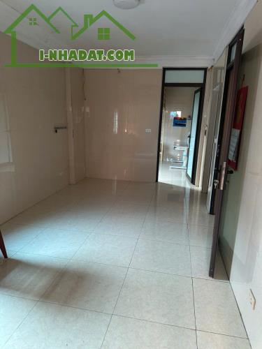 Bán nhà tập thể 90m đẹp như mặt phố tại 487 Nguyễn Trãi ô tô đỗ cửa, Thanh Xuân - 2