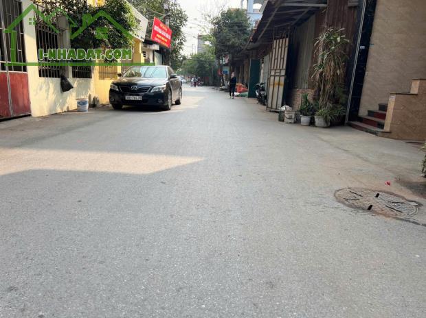 diện tích 90m2, giá chỉ 1,9 tỷ, đây là cơ hội không thể bỏ qua. Mặt tiền rộng 5m, ngõ vào - 1