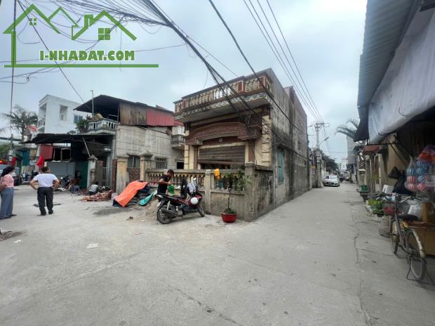 diện tích 90m2, giá chỉ 1,9 tỷ, đây là cơ hội không thể bỏ qua. Mặt tiền rộng 5m, ngõ vào - 2