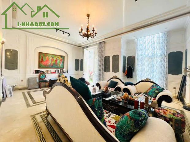 Bán BT sân vườn phố Phạm Văn Đồng, TP Giao Lưu DT239mx4TxMT8m, giá 96 tỷ sát hồ điều hòa - 3