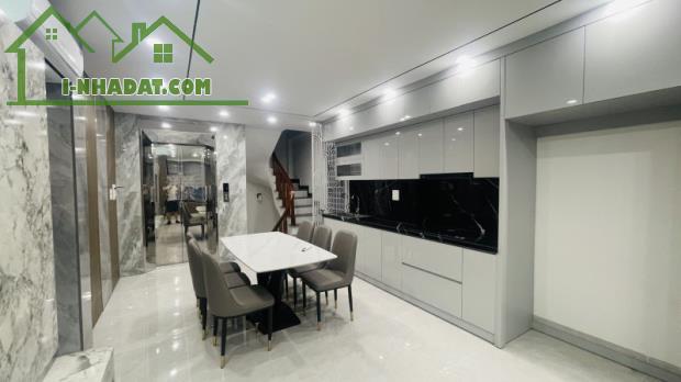 Bán nhà Thạch Bàn,Long Biên 7 tầng,45m,mt4m oto vào nhà nhỉnh 10 tỷ - 3