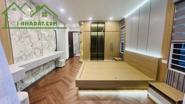 Bán nhà Thạch Bàn,Long Biên 7 tầng,45m,mt4m oto vào nhà nhỉnh 10 tỷ - 5