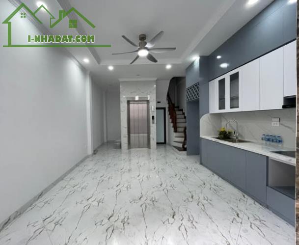 🍁NHÀ MỚI GIÁP BÁT 8,6 TỶ/33M2/6 TẦNG/ MT4,3M - THANG MÁY - NGÕ ĐẸP - TIỆN ÍCH BẠT NGÀN