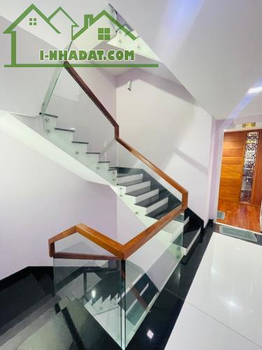 TOÀ NHÀ 7 TẦNG 130m2 GỒM 12 PN ĐANG CHO THUÊ 100TR/THÁNG - GIÁ 32.3T - 5