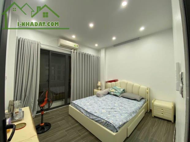 Bán nhà Phố Bạch Mai- Nhà dân tự xây- Full nội thất xịn- Ngõ rộng- Gần phố- Mặt tiền khủng