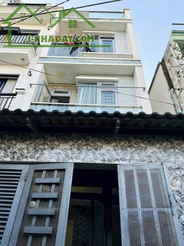 Nhà 4 lầu 5 tỷ ngay Quang Trung – DT 50m – sân xe rộng rãi