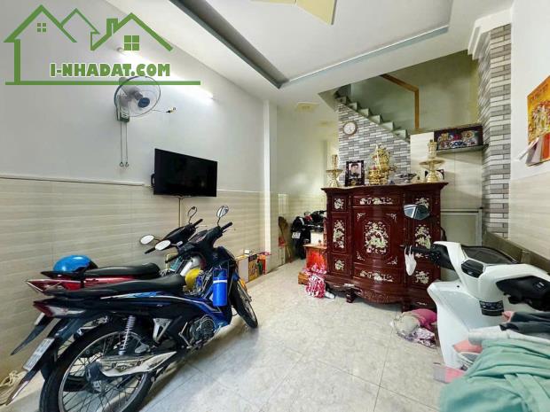 Nhà 4 lầu 5 tỷ ngay Quang Trung – DT 50m – sân xe rộng rãi - 2