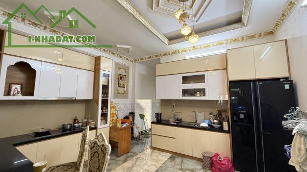 Bán nhà 3 TẦNG MỚI, 5,5M x 44M, FULL nội thất Tân cổ điển, chỉ 10 tỷ tl. - 2