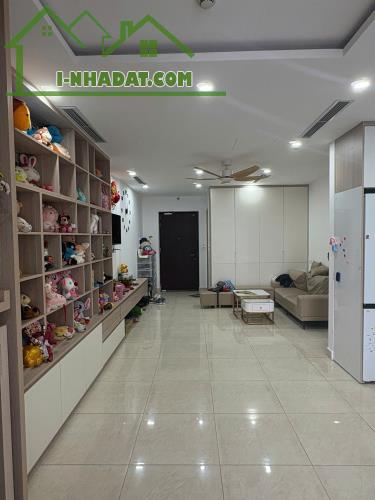 Bán căn hộ Chung Cư CT36B, View Hồ. 2 Ngủ mới đẹp, DT68m2. Giá 4.5 Tỷ