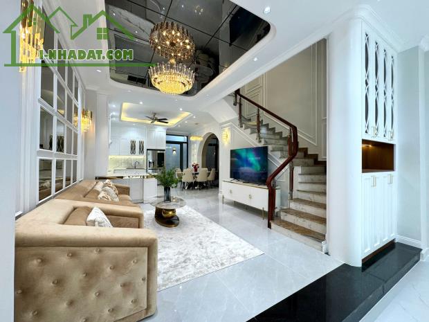 Biệt Thự Hoàng Quốc Việt, Quận 7 90,5m² - Nhà mới, nội thất cao cấp - 17,45 tỷ - 3