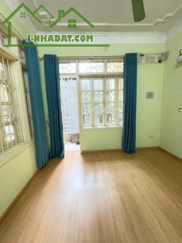 Nhà mặt phố Lê Đại Hành, q Hai Bà Trưng, 43m2 x 3 tầng, mặt tiền 3,9m, vỉa hè 6m, 23 tỷ!