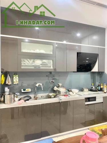 Bán nhà phân lô ô tô phố Tôn Đức Thắng quận Đống Đa 70m2, MT4m, 6 Tầng, Thang Máy, KD - 1