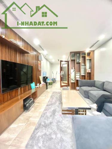 Bán nhà phân lô ô tô phố Tôn Đức Thắng quận Đống Đa 70m2, MT4m, 6 Tầng, Thang Máy, KD - 3