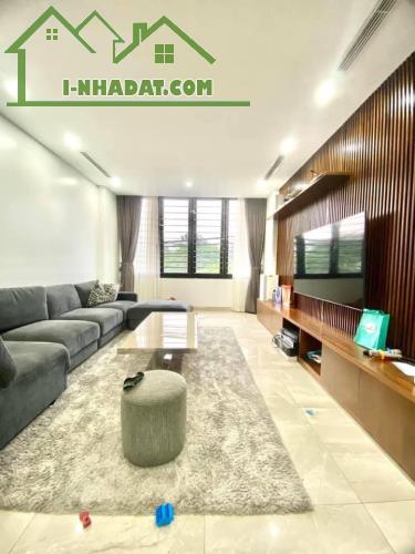 Bán nhà phân lô ô tô phố Tôn Đức Thắng quận Đống Đa 70m2, MT4m, 6 Tầng, Thang Máy, KD - 5
