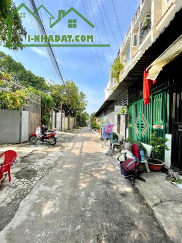 Bán Nhà Ngay Trường Nguyễn Văn Thệ 1 trệt 2 lầu 4PN-Đường 6m- DT 3,2x14m tặng full nội - 1