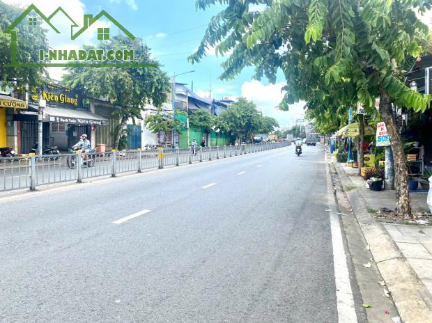 BÁN NHÀ MẶT TIỀN KÊNH TÂN HÓA,TÂN PHÚ,42M2,KINH DOANH TỐT,NHỈNH 5 TỶ