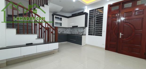 SIÊU PHẨM BÁT KHỐI 3 MẶT THOÁNG - NHÀ ĐẸP CHẮC CHẮN -  SÁT MẶT PHỐ - GIÁ CHỈ NHỈNH 4 TỈ - 4