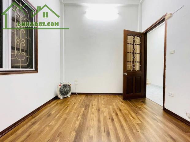 HOÀNG CẦU - NHÀ ĐẸP - 2 THOÁNG - VIEW HỒ - 8 TẦNG THANG MÁY - 60M² NHỈNH 24 TỈ - 5