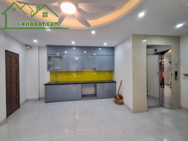 Nhà Đẹp-Lô Góc-Thang Máy Sịn-Ngõ Thông-Ô Tô Đỗ Cửa-Khu Vực Tây Mỗ-Nam Từ Liêm : Nhỉnh 8 Tỷ