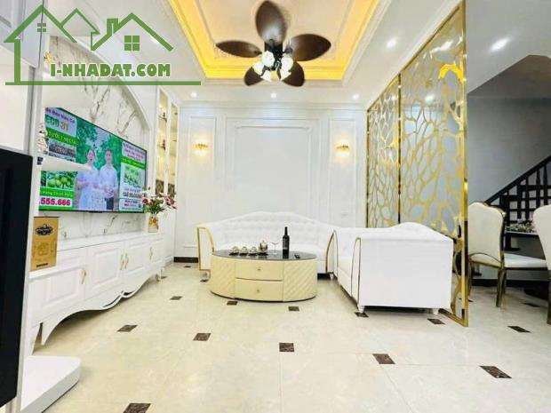 CUNG ĐIỆN BA ĐÌNH - HOÀNG HOA THÁM - NGÕ NÔNG GẦN PHỐ - NHÀ ĐẸP NĂM TẦNG - NỘI THẤT SANG X
