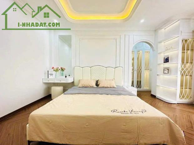 CUNG ĐIỆN BA ĐÌNH - HOÀNG HOA THÁM - NGÕ NÔNG GẦN PHỐ - NHÀ ĐẸP NĂM TẦNG - NỘI THẤT SANG X - 1
