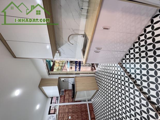 MAI DỊCH - TẬP THỂ TẦNG 2 - SỔ ĐỎ - 2 NGỦ - 55M2 - 2 TỶ - 3