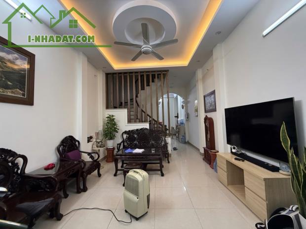 BÁN NHÀ KHƯƠNG HẠ, NGÕ NÔNG, RỘNG, 10M RA Ô TÔ, DT:42m2x5 TẦNG Giá7.3 TỶ
