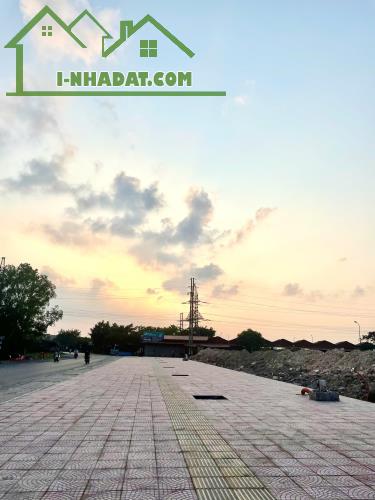 Bán đất trục chính sang Đông Anh đất nền xây tự do ngay ngã tư, vỉa hè tới 11m.