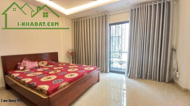 Bán nhà  Lê  Duẩn - Hoàn Kiếm: Mặt phố, kinh doanh, vỉa hè 3m, ô tô tránh, 7 chỗ vào nhà.