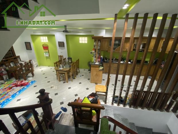 Nhà Dân xây phố Sài Đồng, lô góc, View hồ điều hòa, 47m x 3T, MT 10m, nhỉnh 6 tỷ