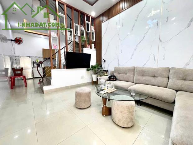Nhà đẹp Võng Thị Tây Hồ 35m2 5 tầng giá chỉ 6.9 tỷ
