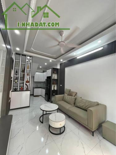 NHÀ ĐẸP THỤY KHUÊ TÂY HỒ 35M2 5 TẦNG 6.9 TỶ THOÁNG MẶT TIỀN 4.2M