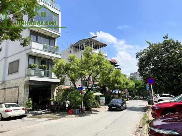 ⚜️ MẶT PHỐ MẶT HỒ BA MẪU ĐỐNG ĐA 240M2 4T MT 7.2M, GIÁ ĐẦU TƯ XÂY TÒA, CHỈ 52 TỶ ⚜️