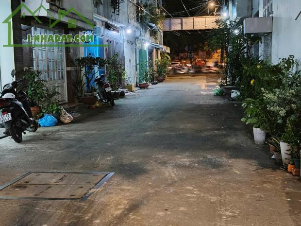 NHÀ KHU VIP HUỲNH VĂN BÁNH 4 TẦNG BTCT 52M2, GẦN MẶT TIỀN NGANG 4M, 4 PHÒNG NGỦ NHỈNH 8 TỶ