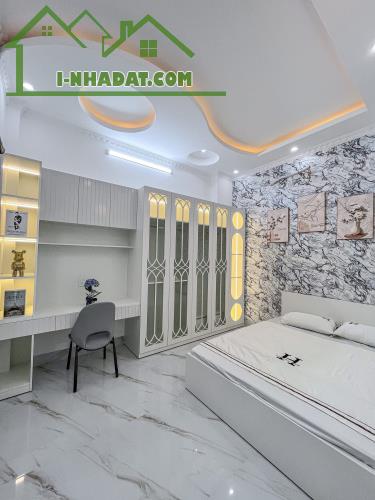 NHÀ TRỆT LẦU MẶT TIỀN ĐƯỜNG TÔ VĨNH DIỆN - SAU LƯNG BỜ KÈ MÁT MẺ - 4