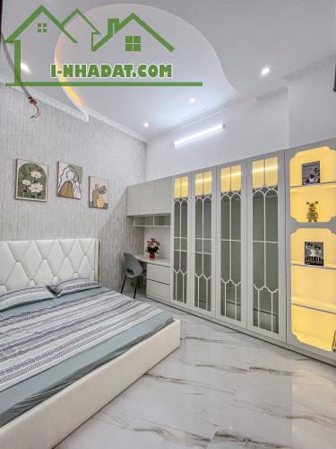 NHÀ TRỆT LẦU MẶT TIỀN ĐƯỜNG TÔ VĨNH DIỆN - SAU LƯNG BỜ KÈ MÁT MẺ - 5