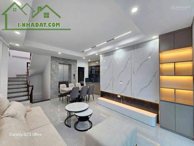 Duy nhất 1 căn Xuân La có thang máy gần ô tô 2p ra Hồ Tây 40m*6T đủ nội thất mới ở luôn