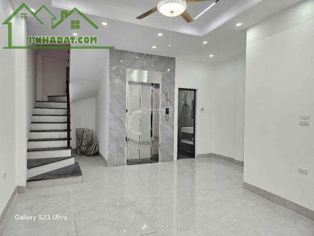Duy nhất 1 căn Xuân La có thang máy gần ô tô 2p ra Hồ Tây 40m*6T đủ nội thất mới ở luôn - 1