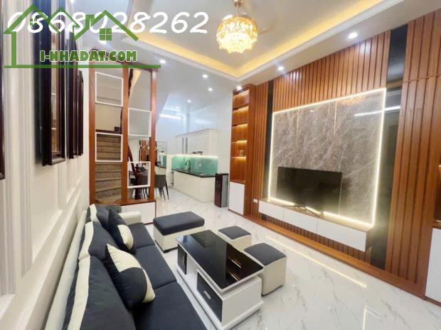 EM BÁN NHÀ THỤY KHUÊ - 30M- 5 TẦNG -  NHỈNH 7 TỶ