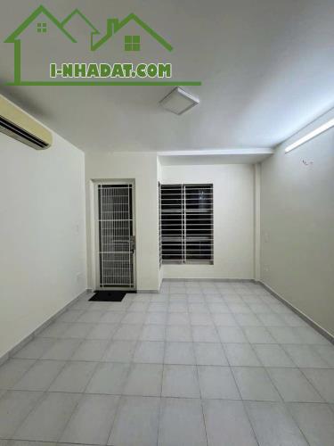 Chủ ngộp bán gấp nhà hẻm 1/ 2Tỷ8 đường Tô Hiến Thành Quận 10 Gần Vạn Hạnh Mall - 1