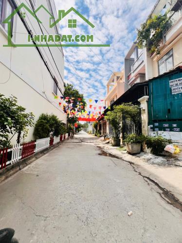 NHÀ KHU ĐỒNG BỘ CỰC ĐẸP ĐẼ VĂN MINH! ĐƯỜNG 8M Ô TÔ ĐẬU CỬA, GIÁP GÒ VẤP