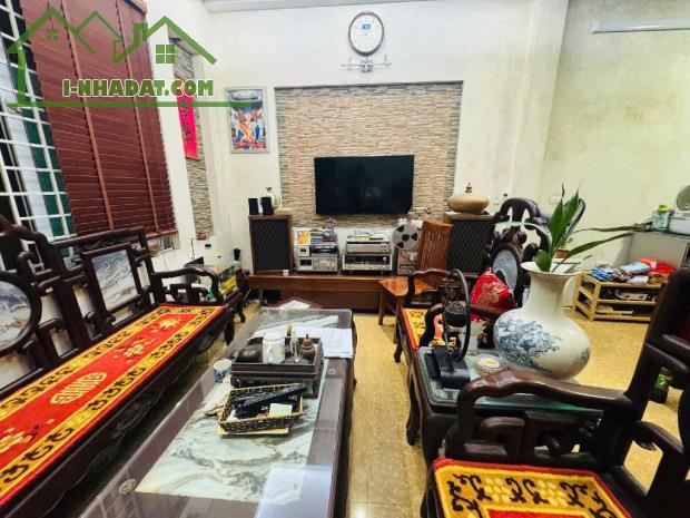Bán nhà Thanh Xuân Phố Khương Đình 6,8 tỷ, 47m2, MT 5,7m, cách ô tô 20m