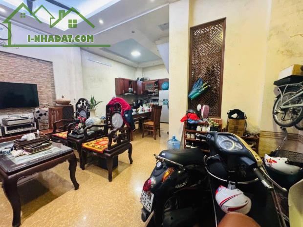 Bán nhà Thanh Xuân Phố Khương Đình 6,8 tỷ, 47m2, MT 5,7m, cách ô tô 20m - 1